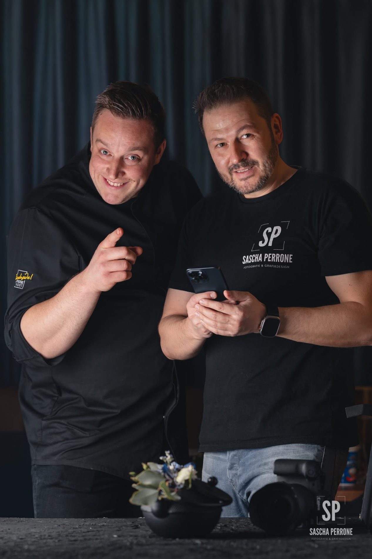 Sascha Perrone mit Küchenchef