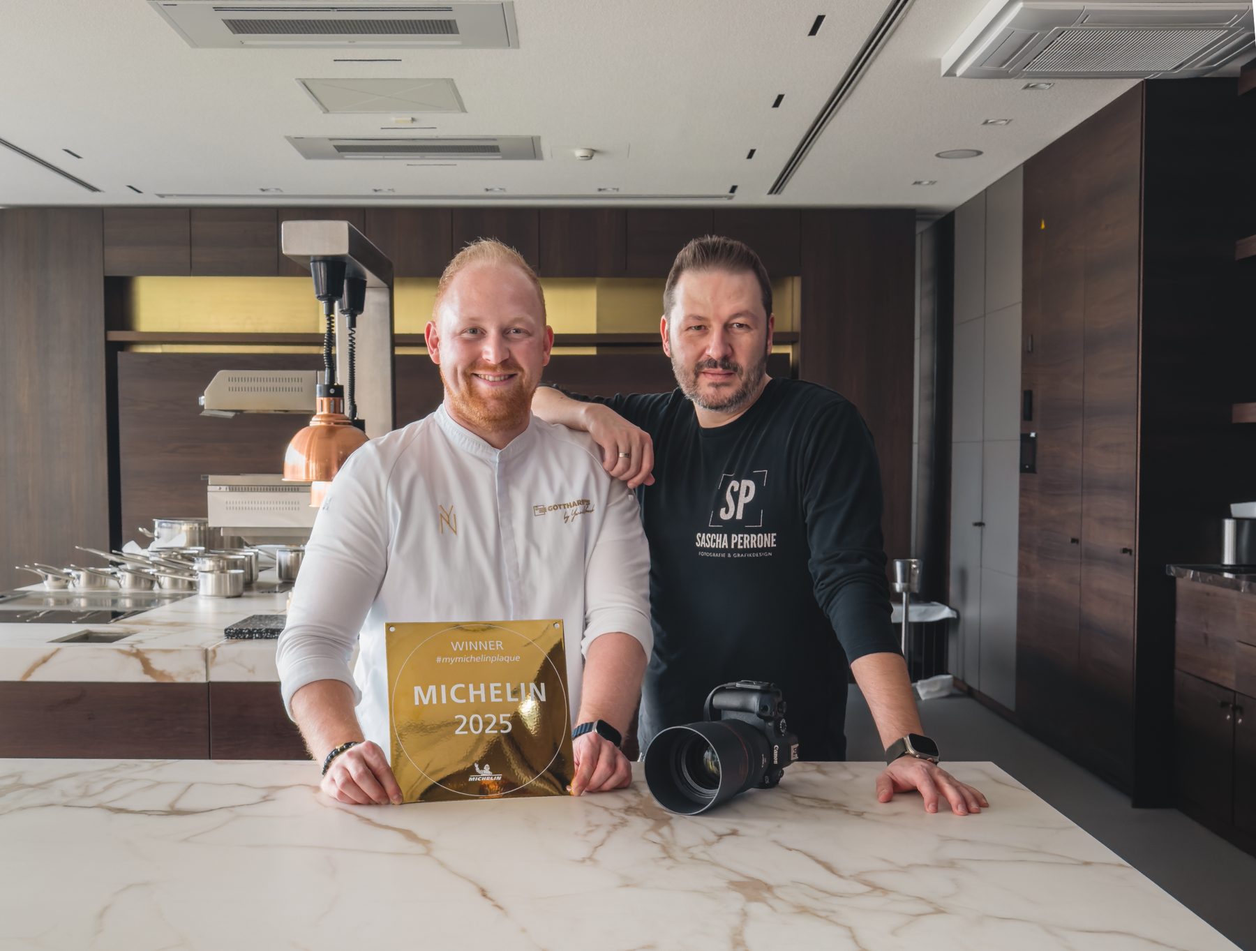 Sascha Perrone mit Küchenchef